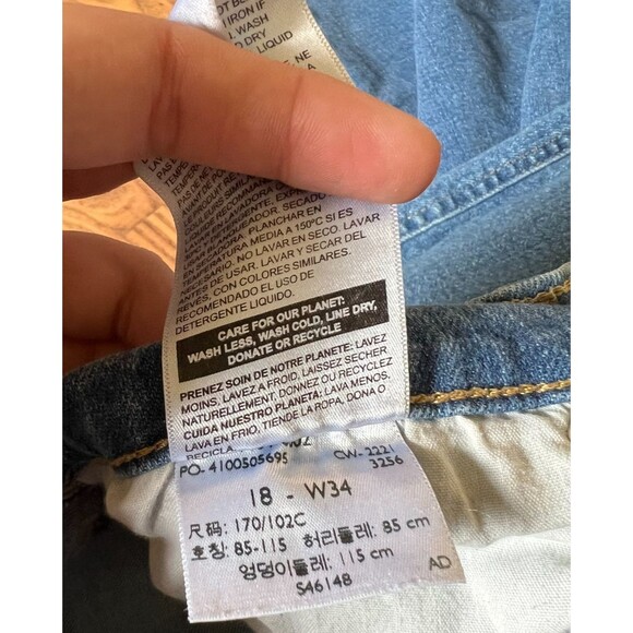 Levi Strauss Signature Jeans High Rise Straight Sz 18 34W Distressed Capri - Picture 8 of 8